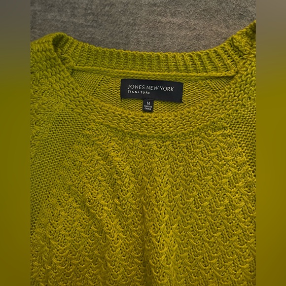 Too big for me and pretty color. Don’t want it to sit in closet. Smoke free home - Picture 2 of 2